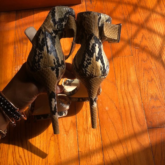 CALVIN KLEIN Vivian Snakeskin Stillettos SZ 8 - Picture 6 of 7